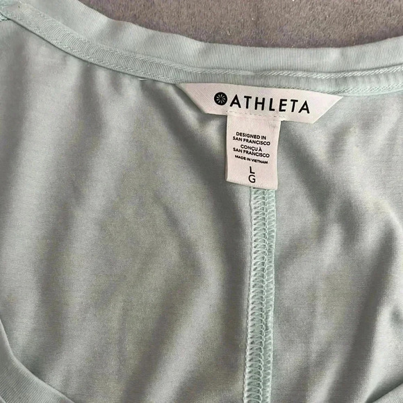 [L]Athleta Blue PERIWINKLE  HEATHER SCOOP RELEASE BREEZ TEE - Picture 3 of 5